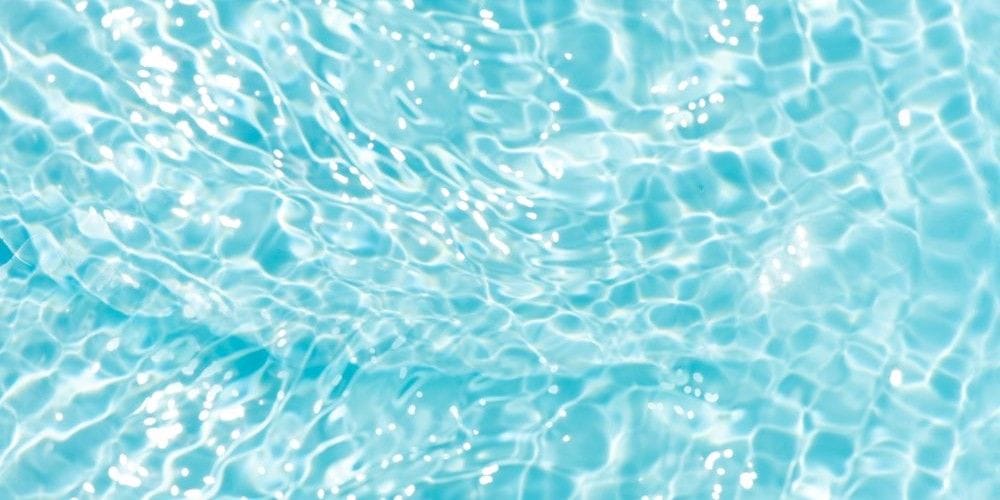 Watter shimmering in a pool.
